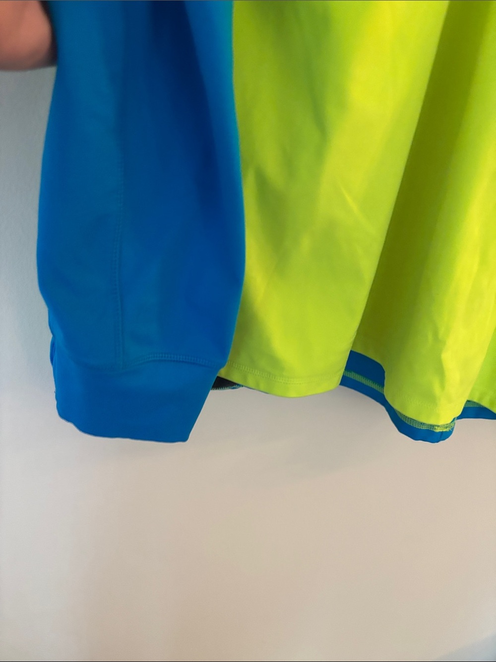 Brooks Men’s Neon Yellow and Blue Performance Pullover - Picture 4 of 6
